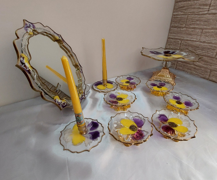 هفت سین رزینی با شیرینی خوری طرح گل بنفشه