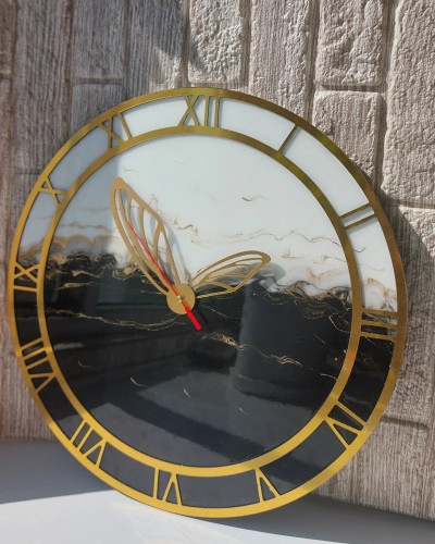 ساعت دیواری رزینی طرح شب و روز