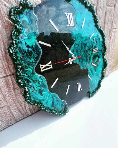 ساعت دیواری رزینی دفرمه