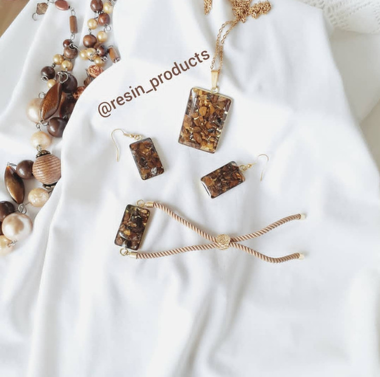 ست کامل زیورالات رزینی با بند دستبند آسانسوری