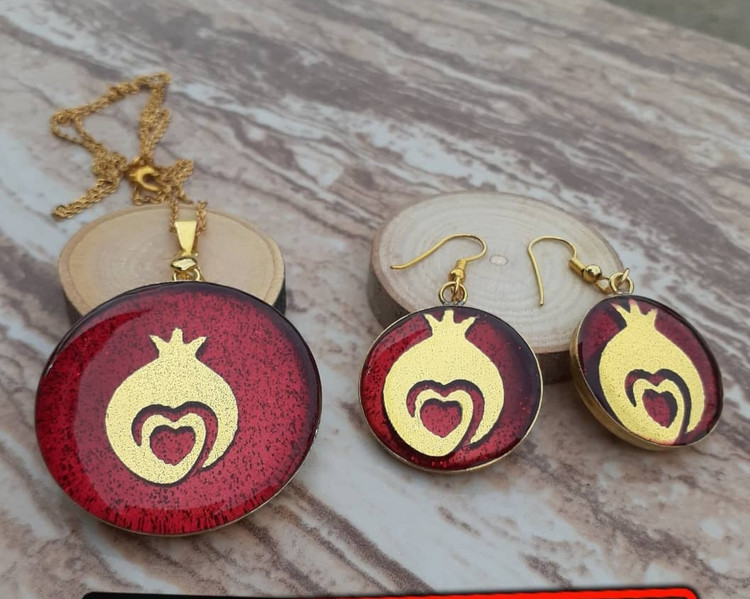 نیم ست رزینی طرح انار با زنجیر استیل