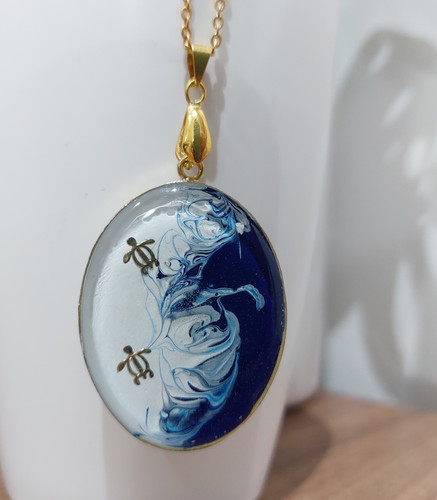 گردنبند رزینی بیضی طرح دریا