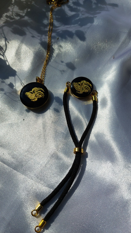 نیم ست گردنبند و دستبند رزینی نماد ماه فروردین