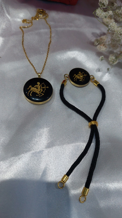 نیم ست گردنبند و دستبند رزینی نماد ماه تولد آذر